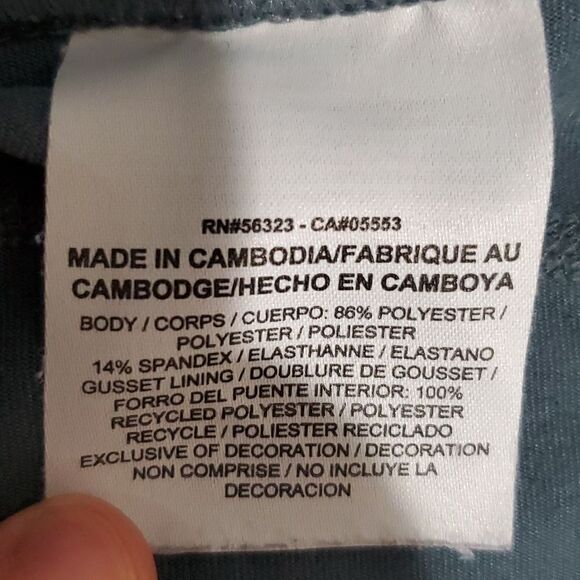 Nike grey and pink small athletic shorts - Picture 7 of 7